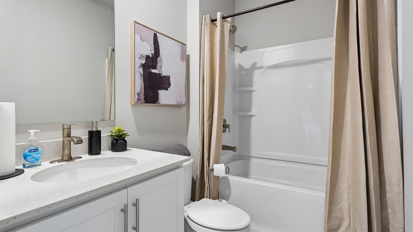 Second bathroom in the Neuville with a bathtub