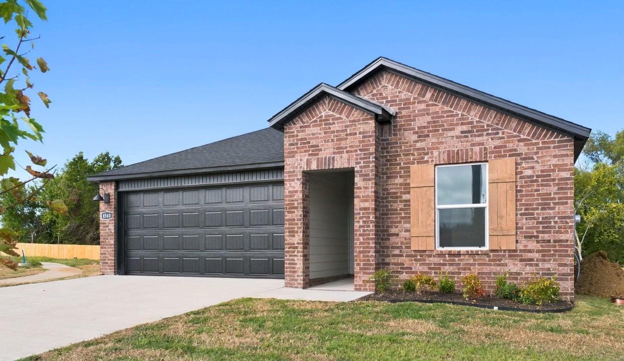 4454 Tulip Ave exterior
