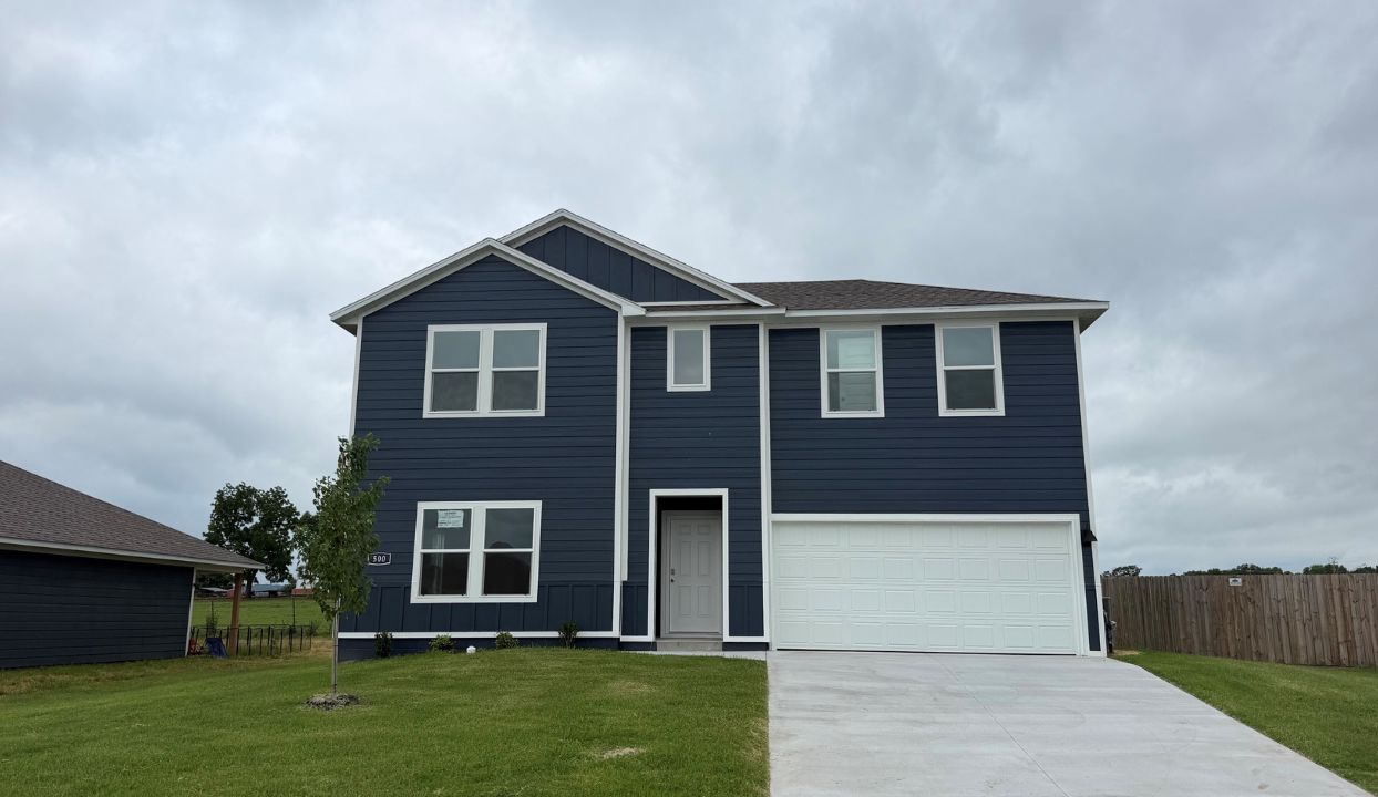 500 Kellyann St exterior
