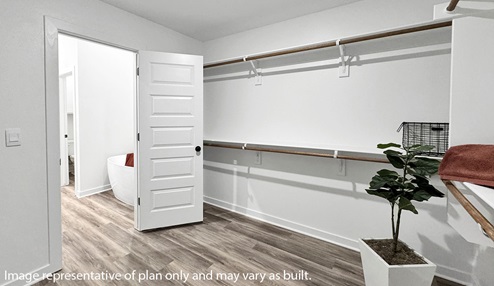 Spacious Walk in Closet