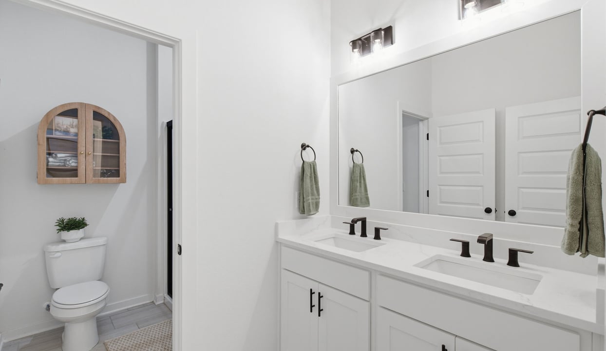 Secondary Bathroom in Hallway