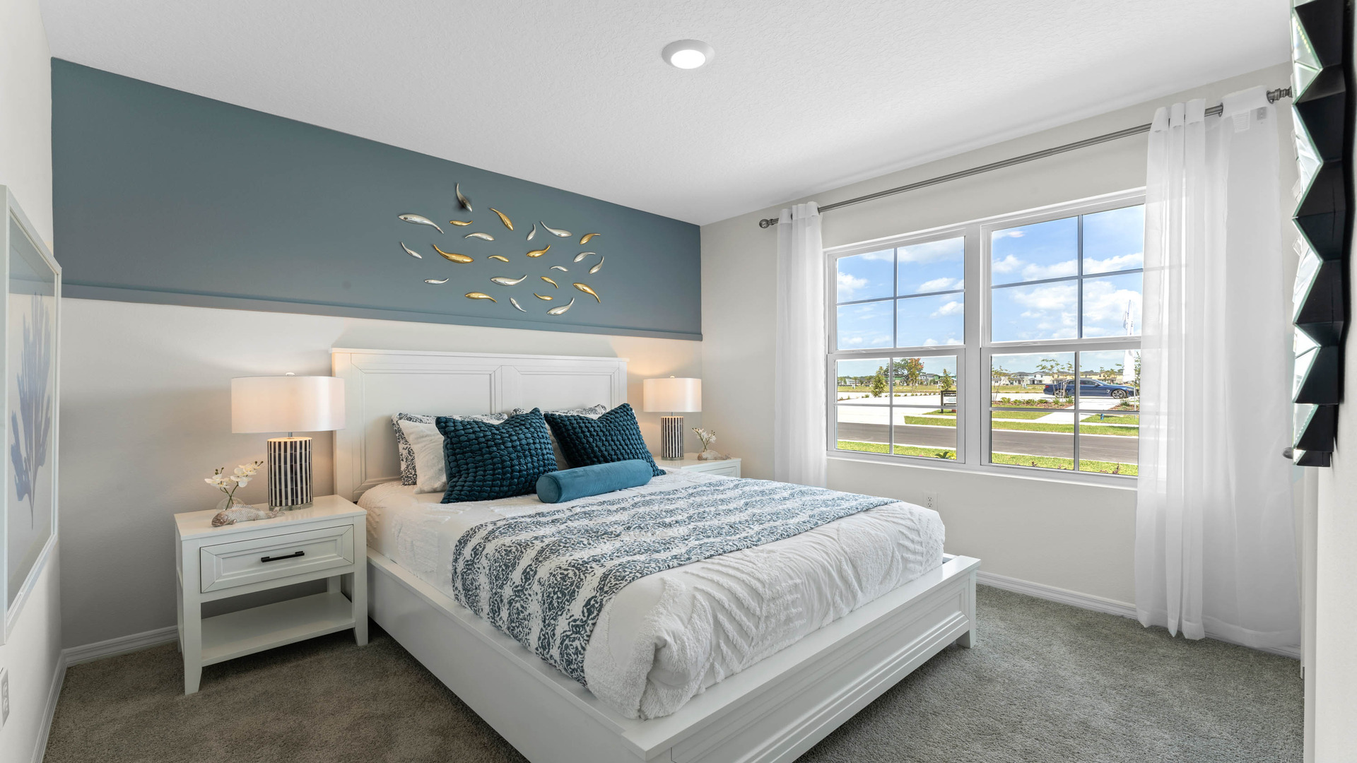 guest bedroom with queen bedroom