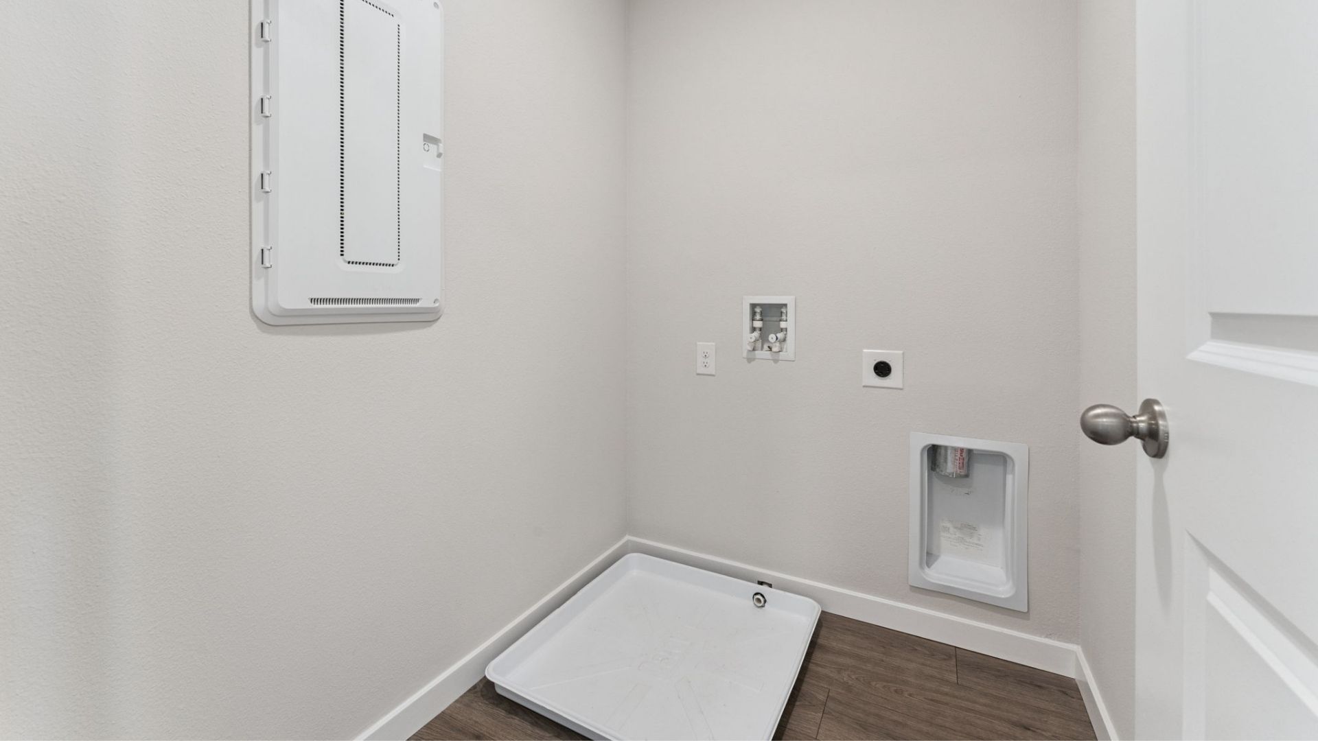 launddry laminate flooring and quartz counters