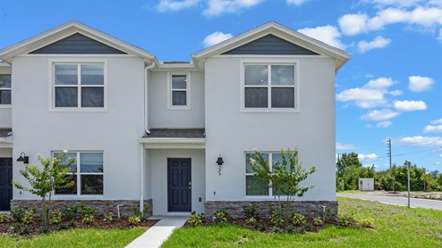 townhome exterior with one car garage