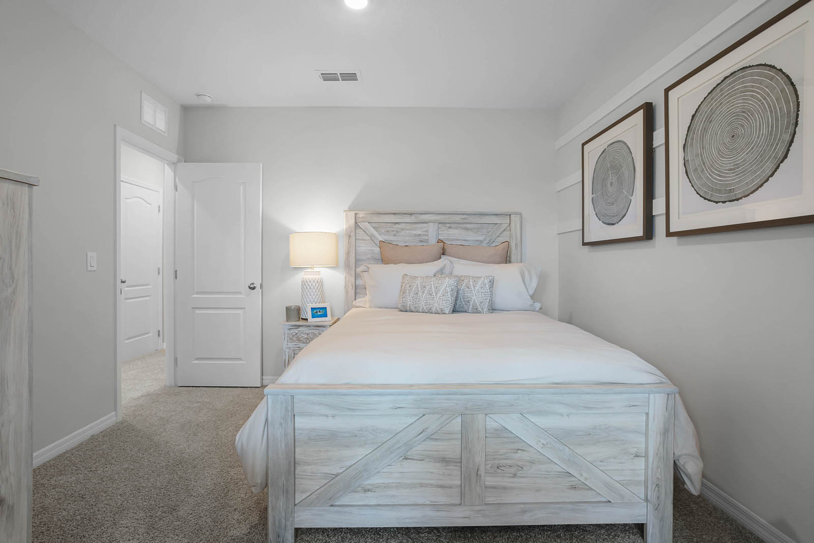 Guest room with full size bed