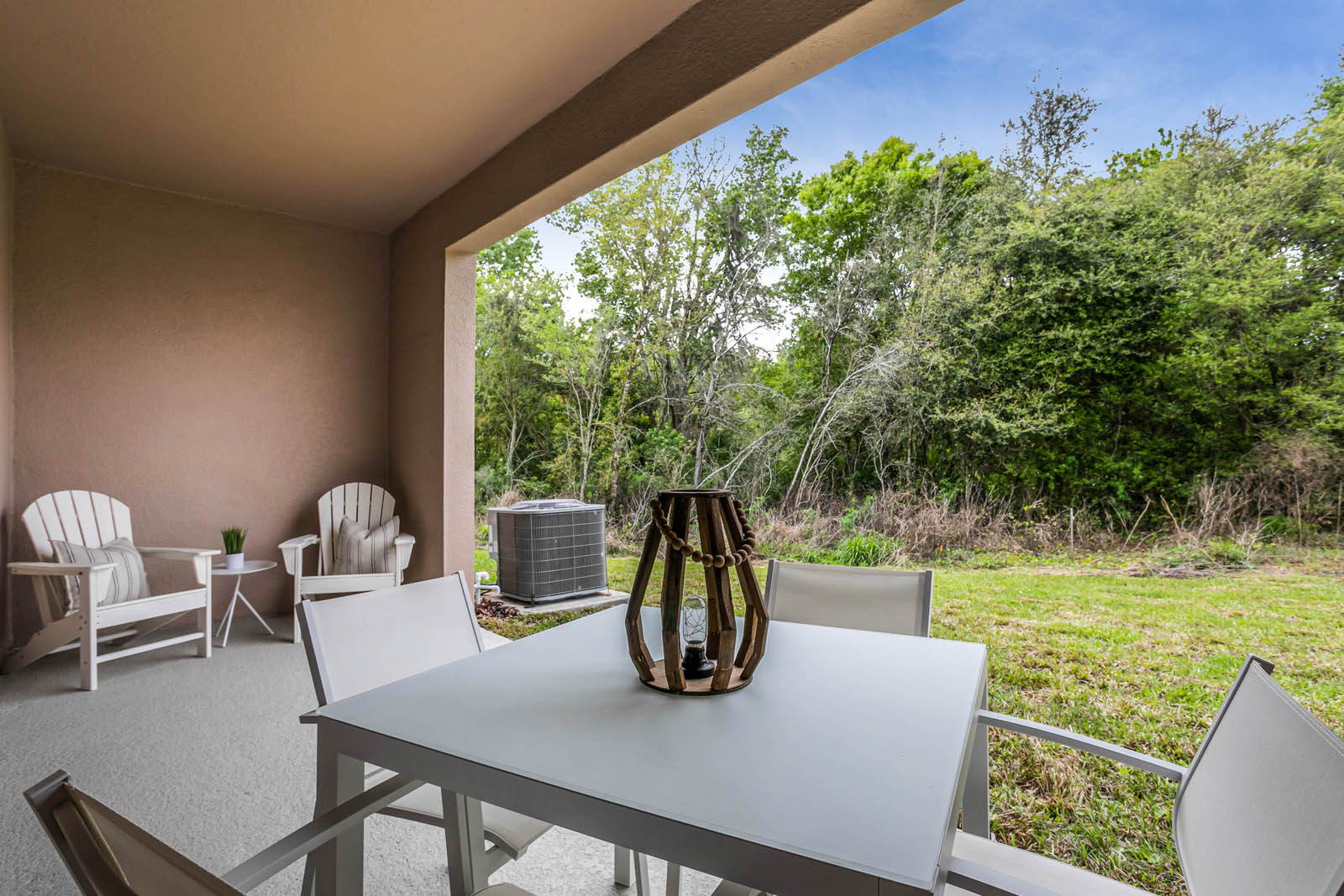 Rear covered lanai with table and chairs