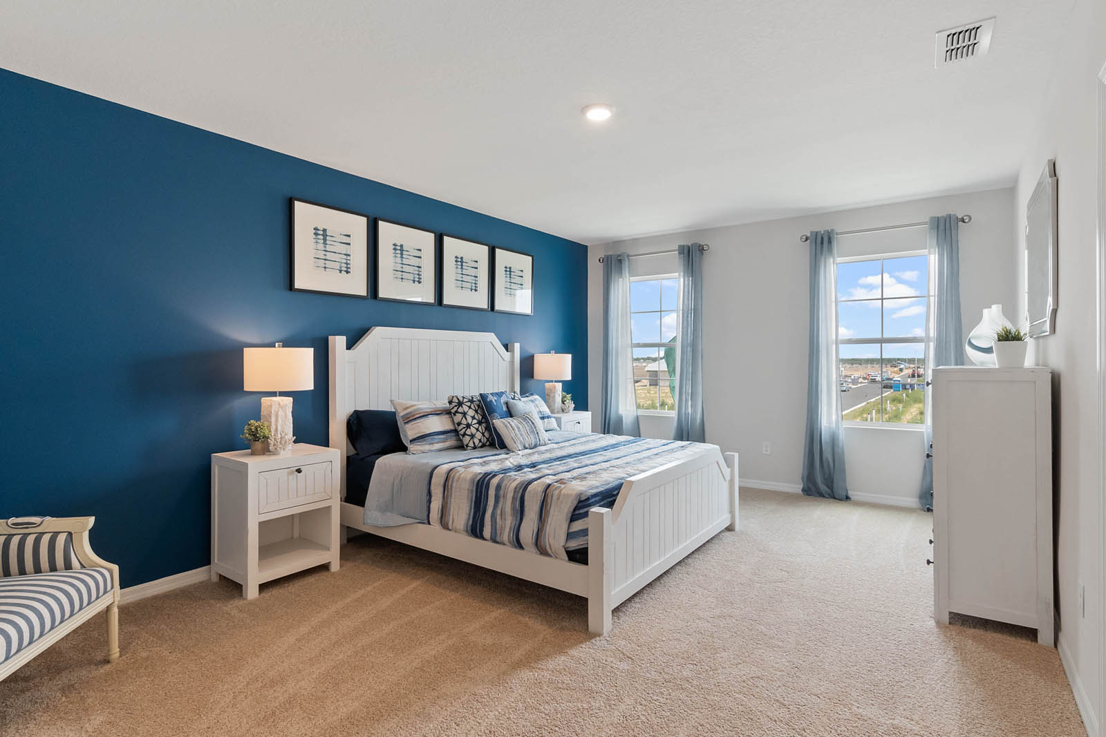 Primary bedroom with Carpet throughout