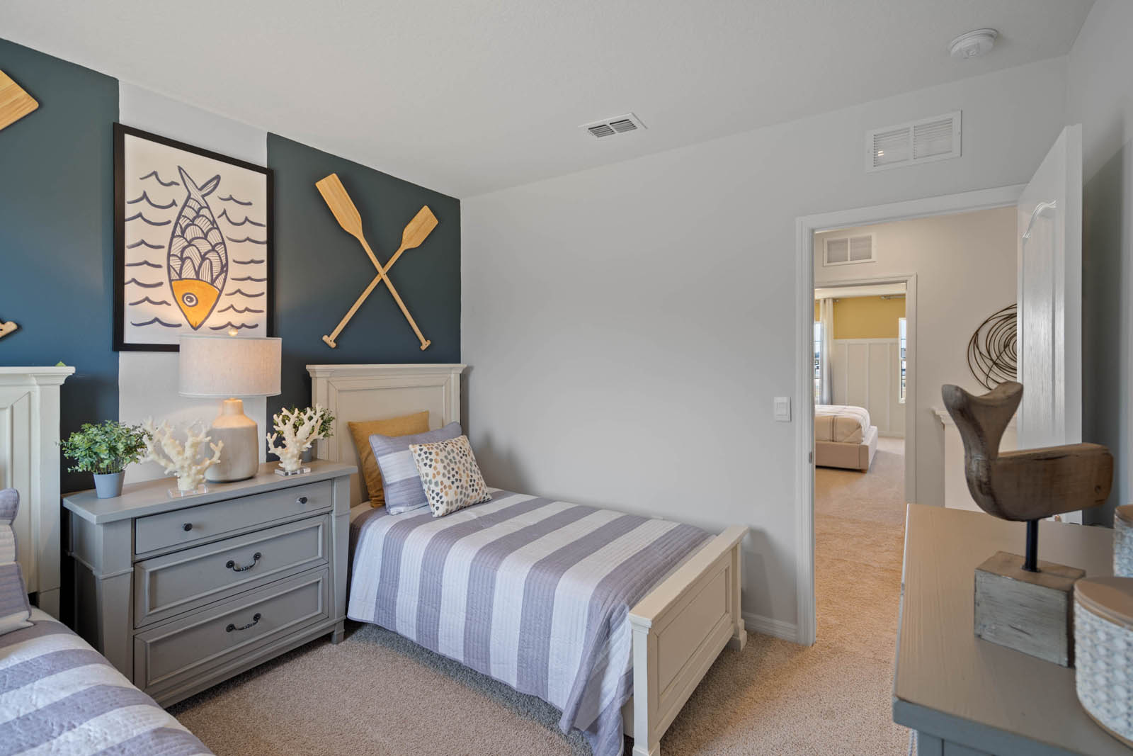 spare bedroom with 2 twin beds