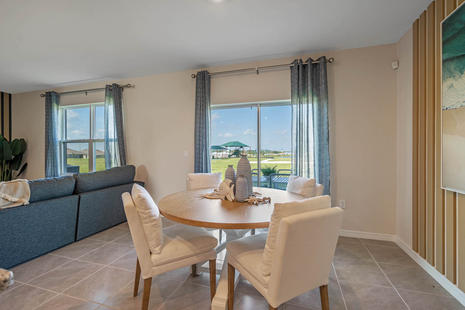 Breakfast nook behind the living room