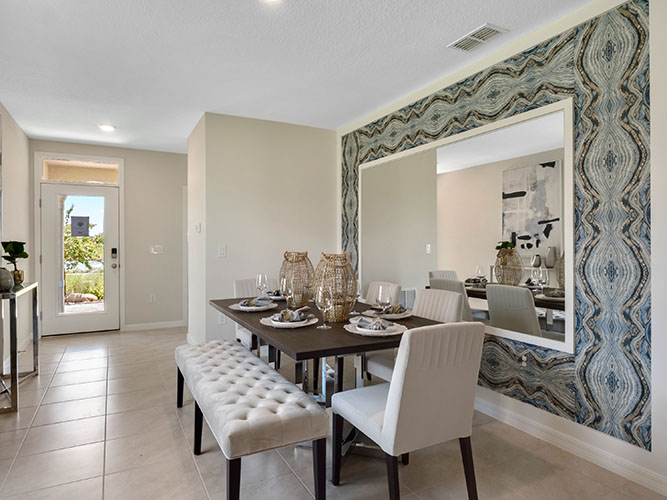 Dining area with table for 6 people