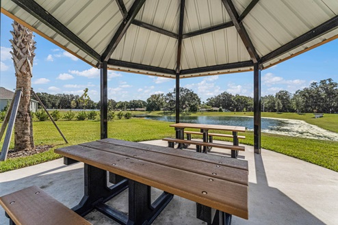 Pavilion near the lake with a Picinic table