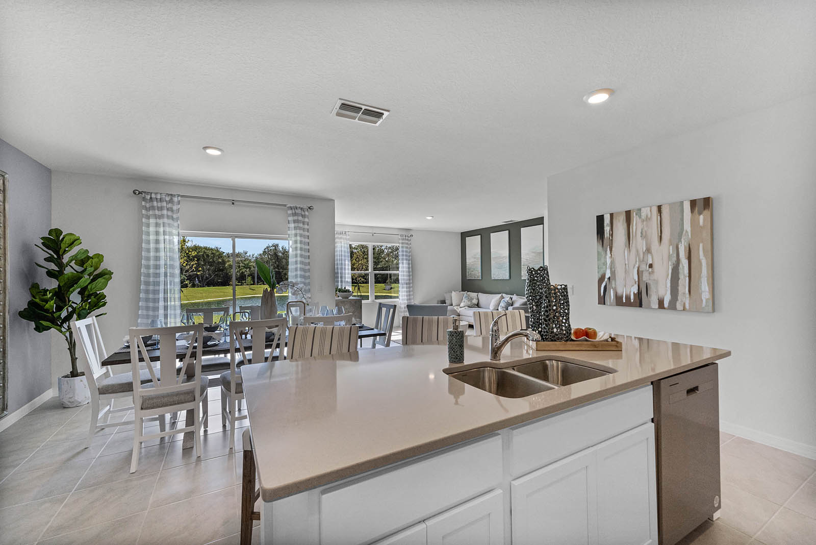 Kitchen Island facing the dining room table