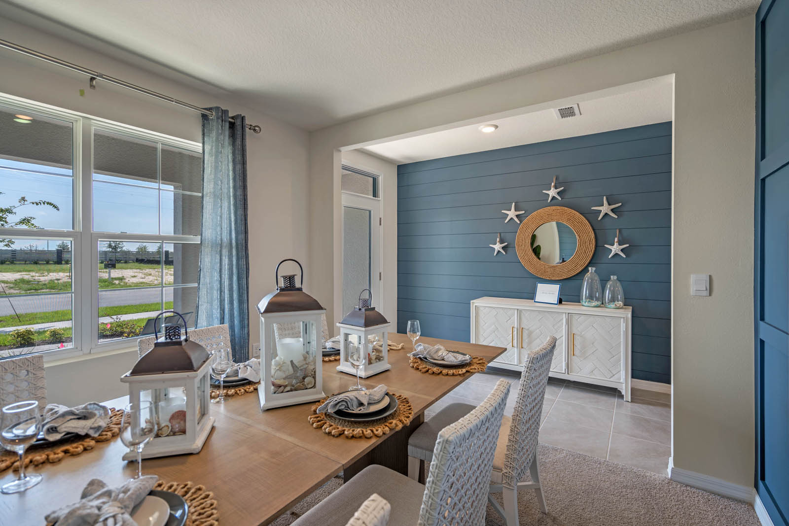 Dining room facing the front door