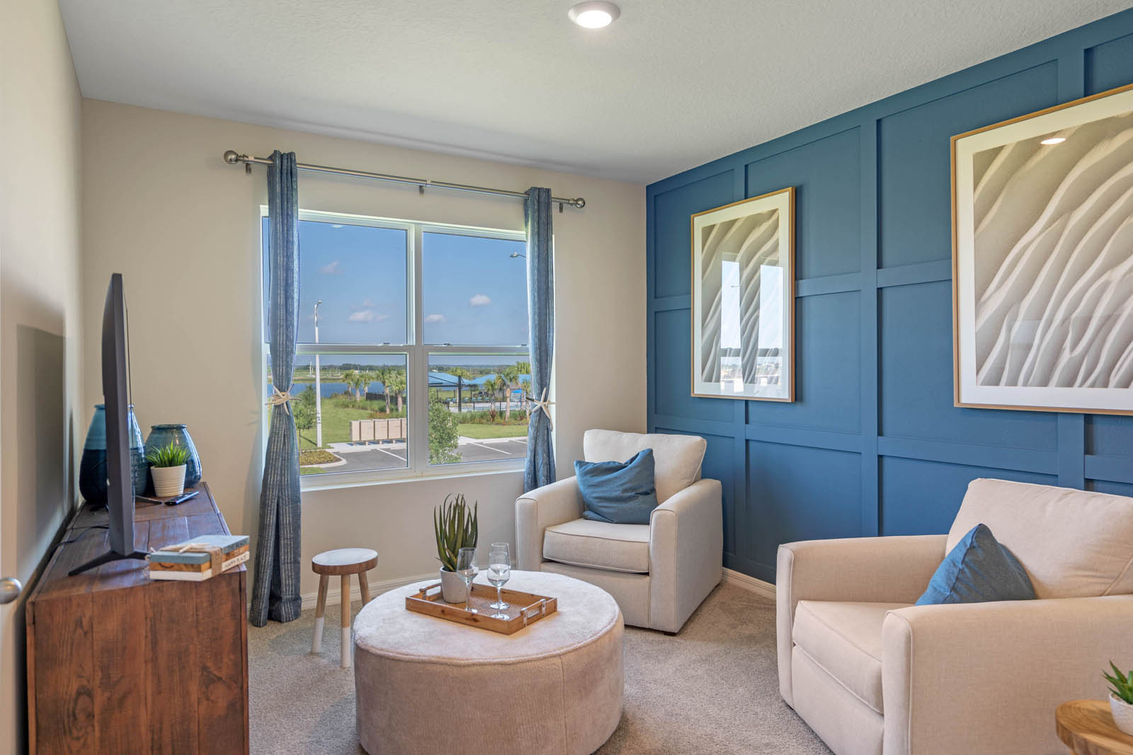 Upstairs loft space with chairs