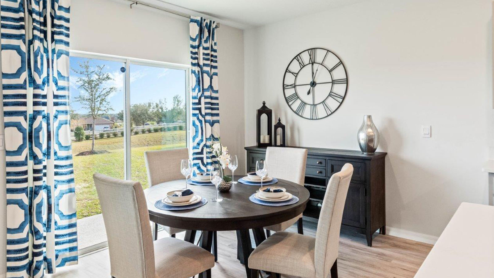 Dining nook with 4 person table and sliding glass door