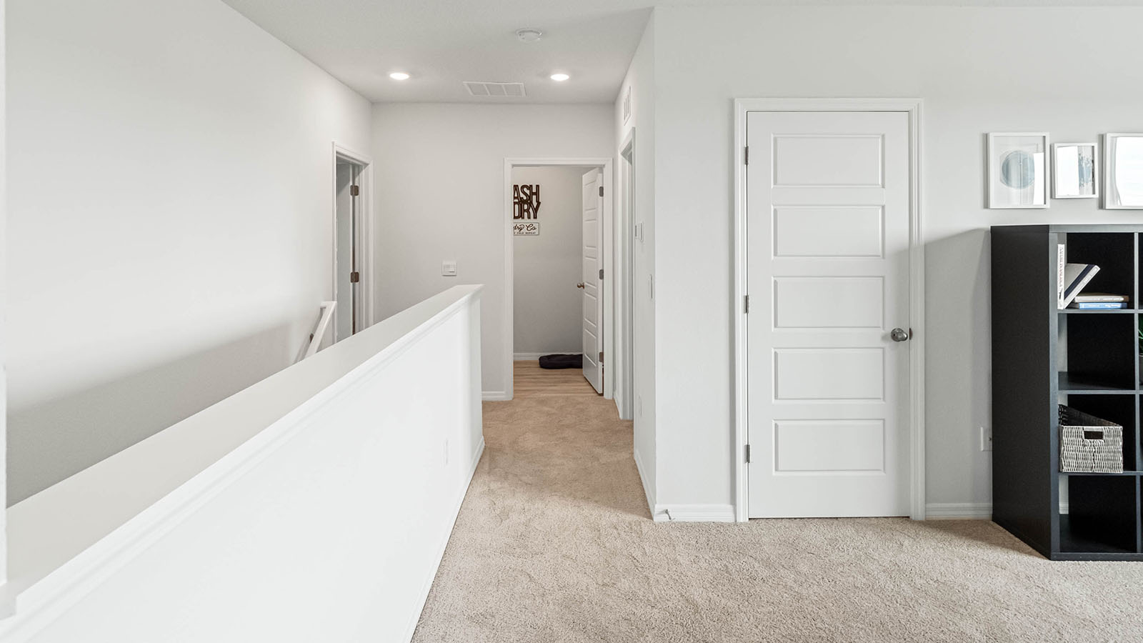 Loft with access to primary bedroom, secondary bedroom and secondary bathroom