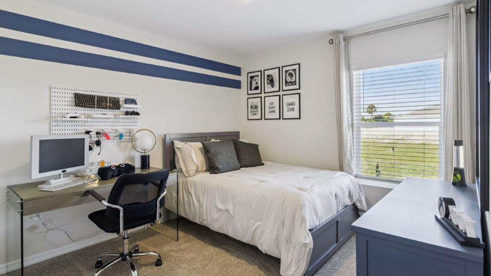 guest bedroom with carpet flooring