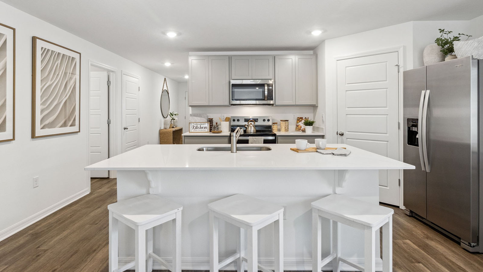 Kitchen with large island