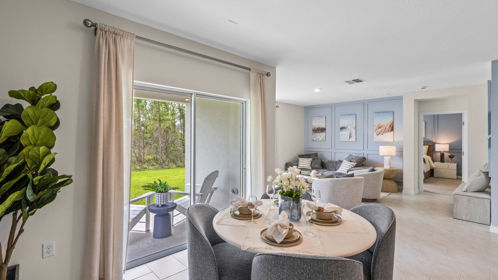 Dining room with 4 person table
