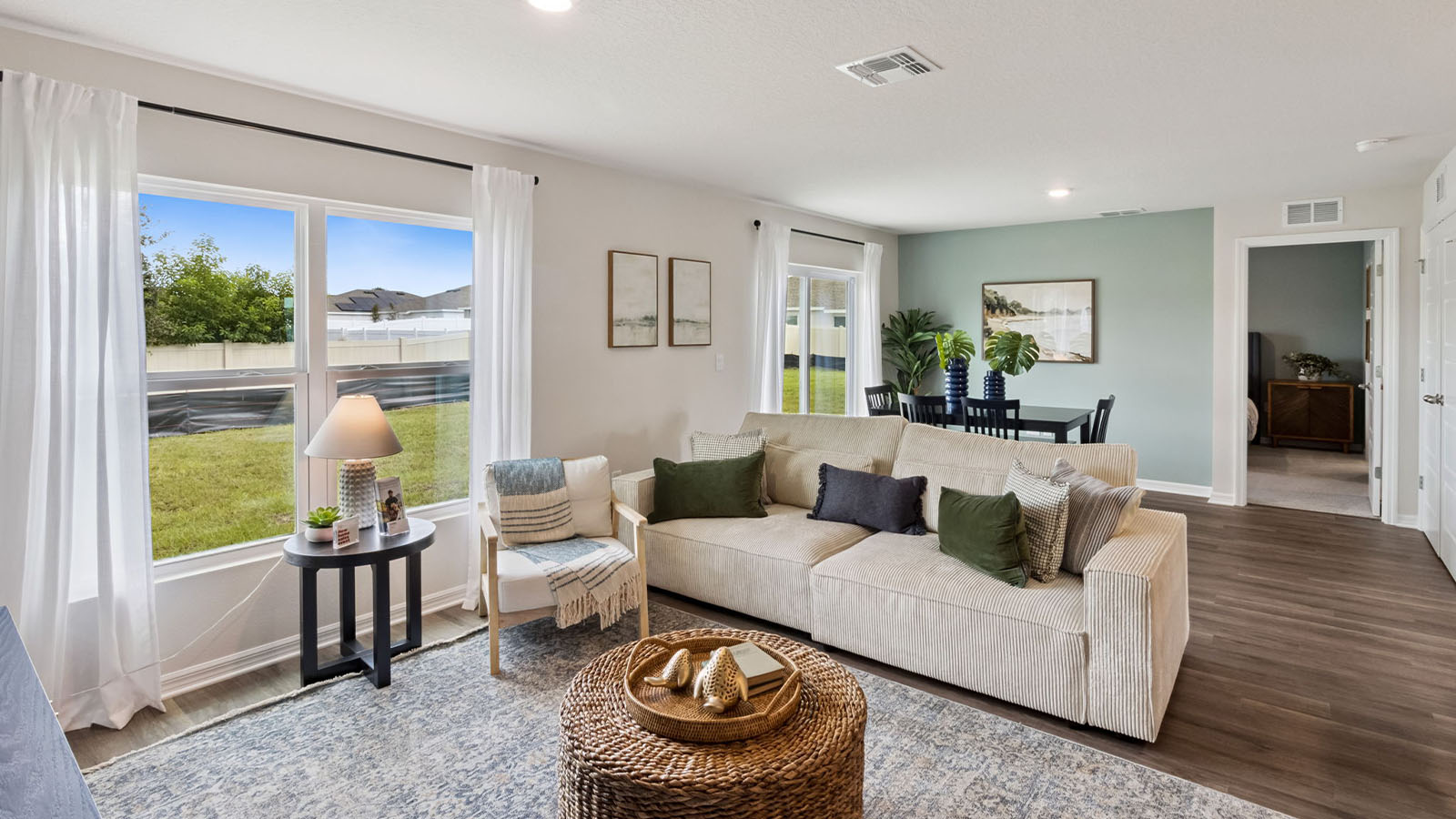 Living room overlooking the dinning table