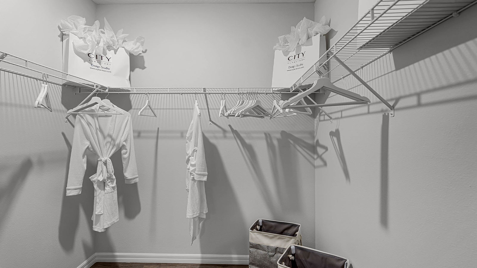 Laundry room with decorations