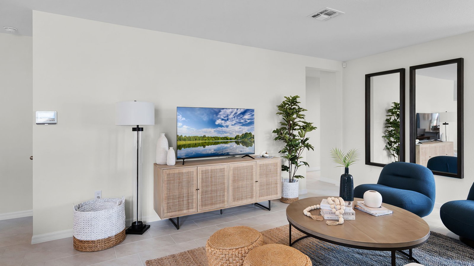 Living room between kitchen and bedrooms