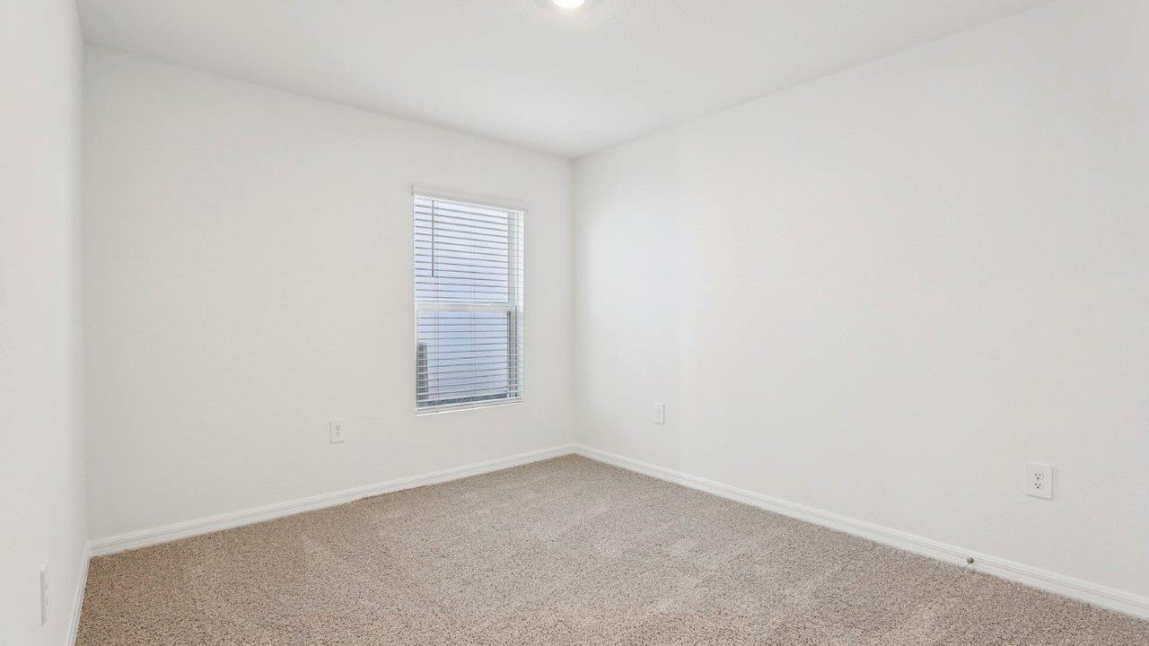 Gues bedroom with window