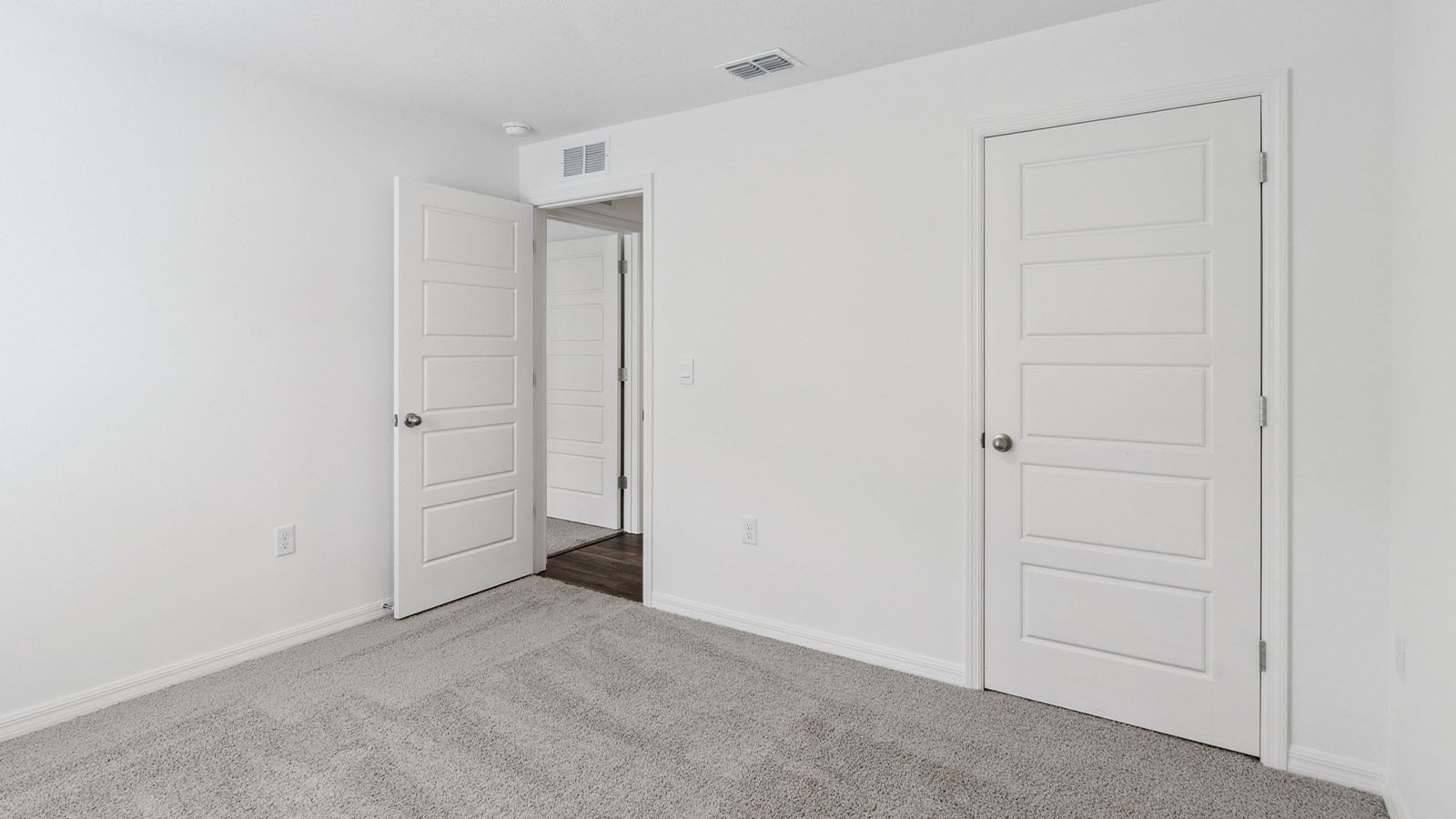 additional guest room with closet