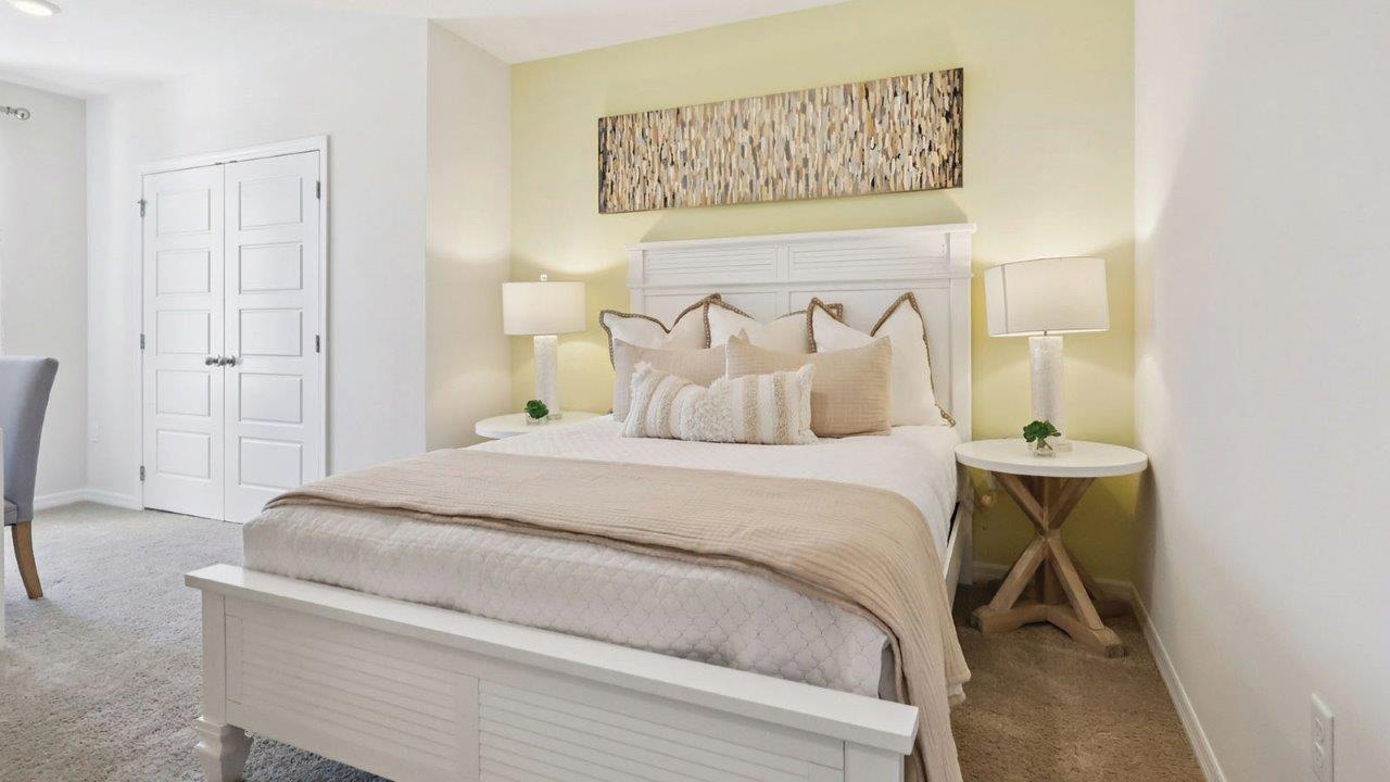 Guest room with queen size bed and closet