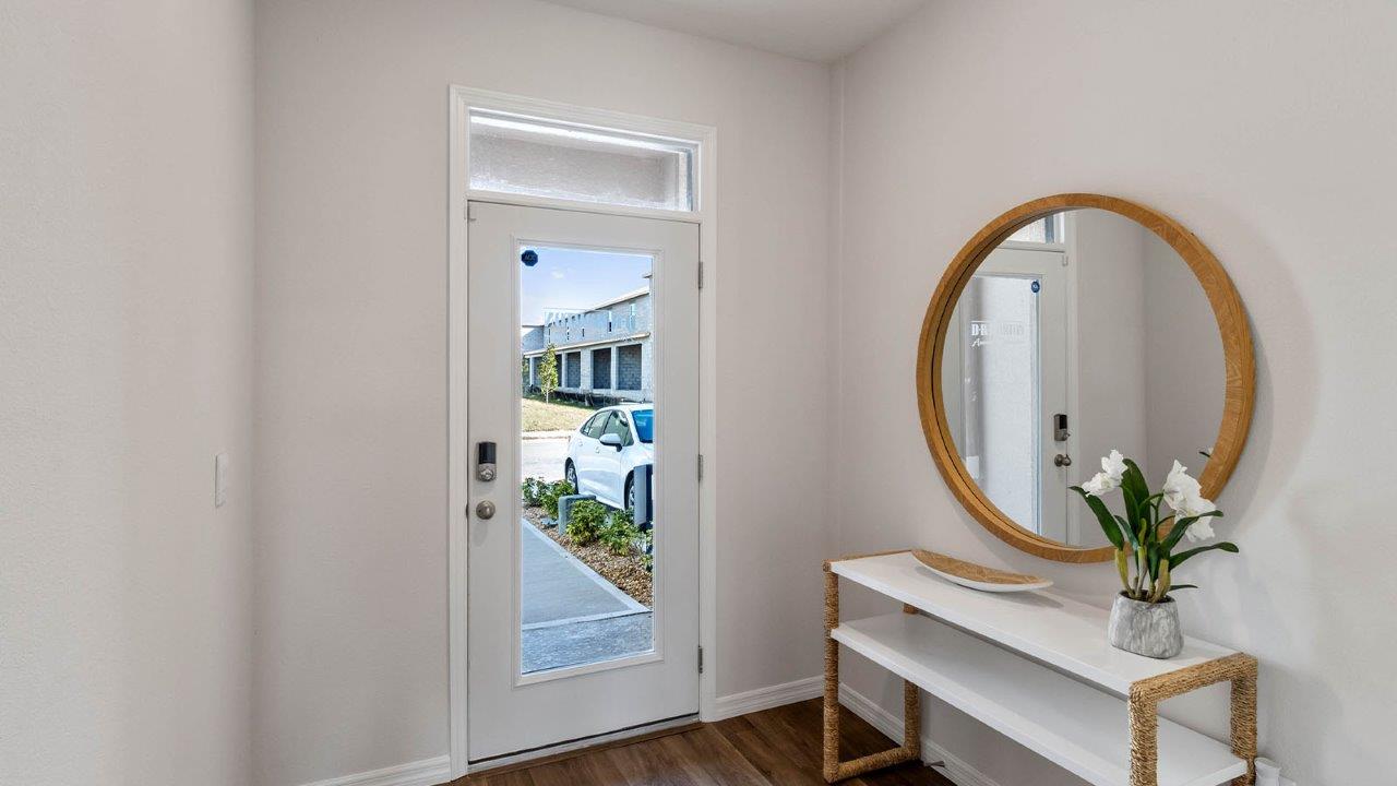 Entry with table and mirror