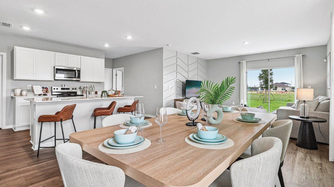 Dining room with 6 person table