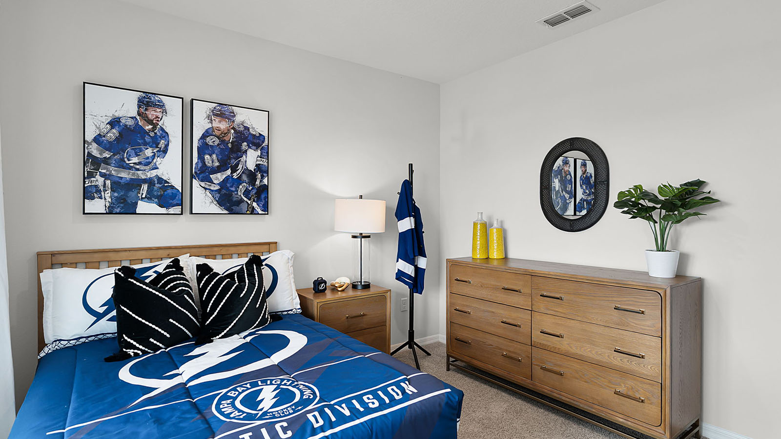 Kids bedroom decorated with hockey