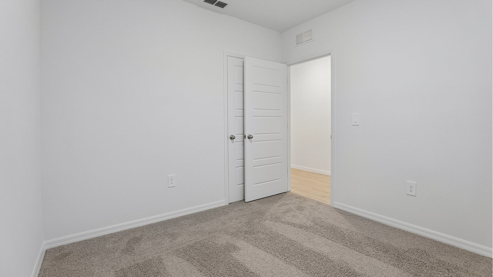 Downstairs guest bedroom with carpet