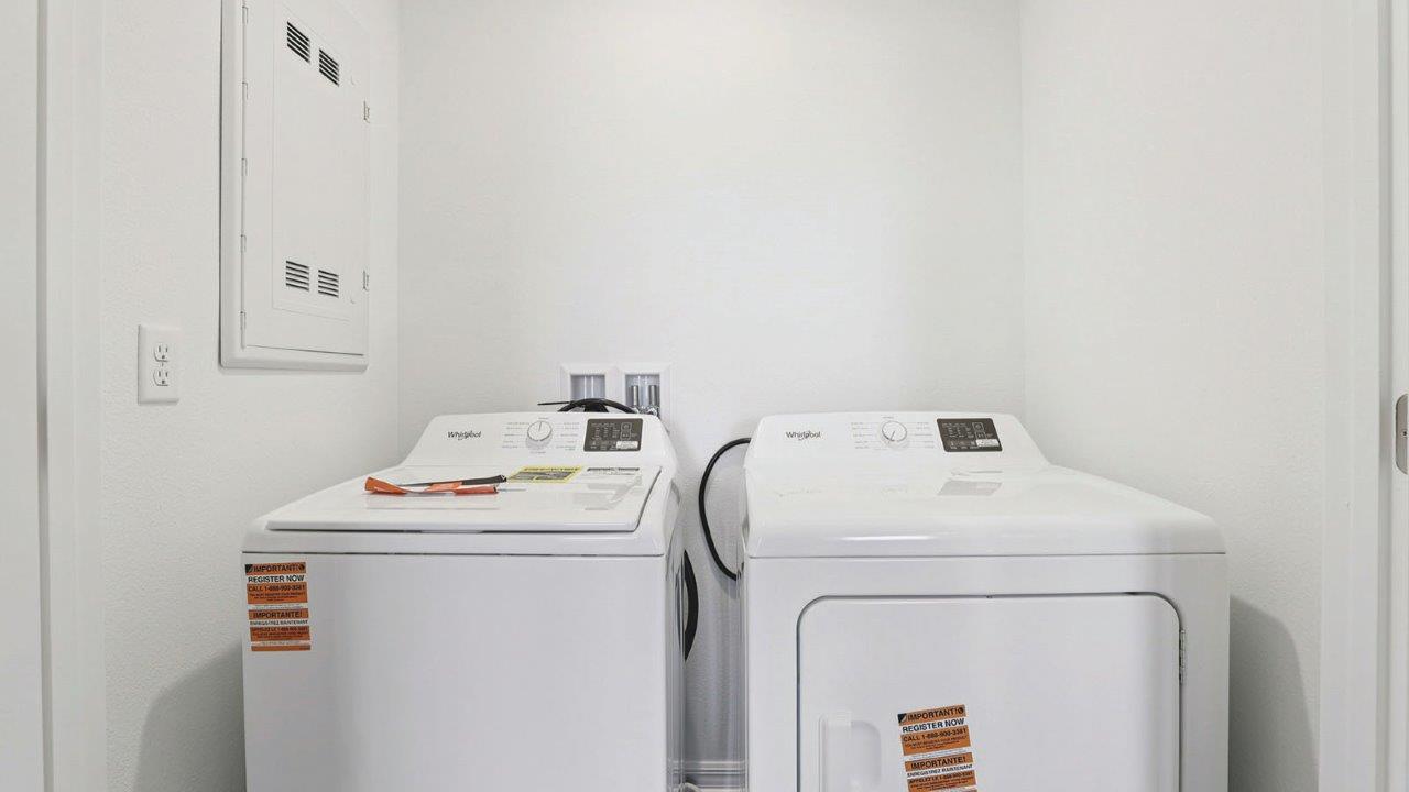 Laundry closet with Washer and Dryer