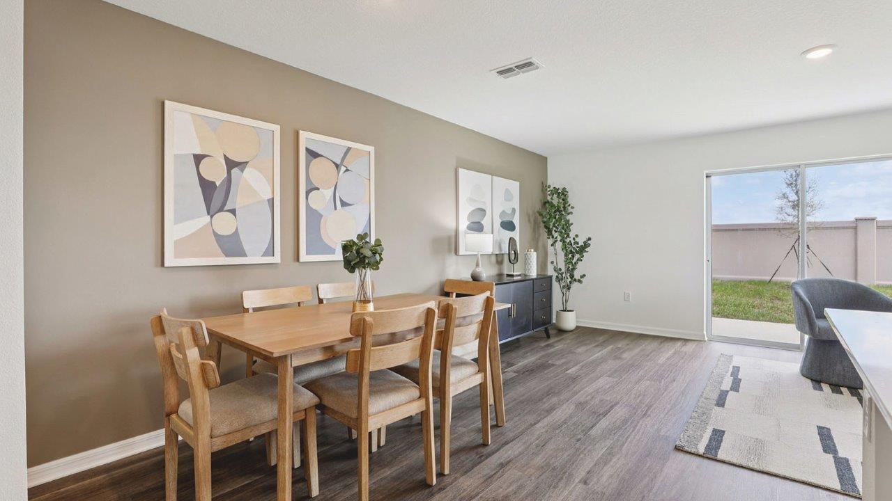 Dining room with 4 person table