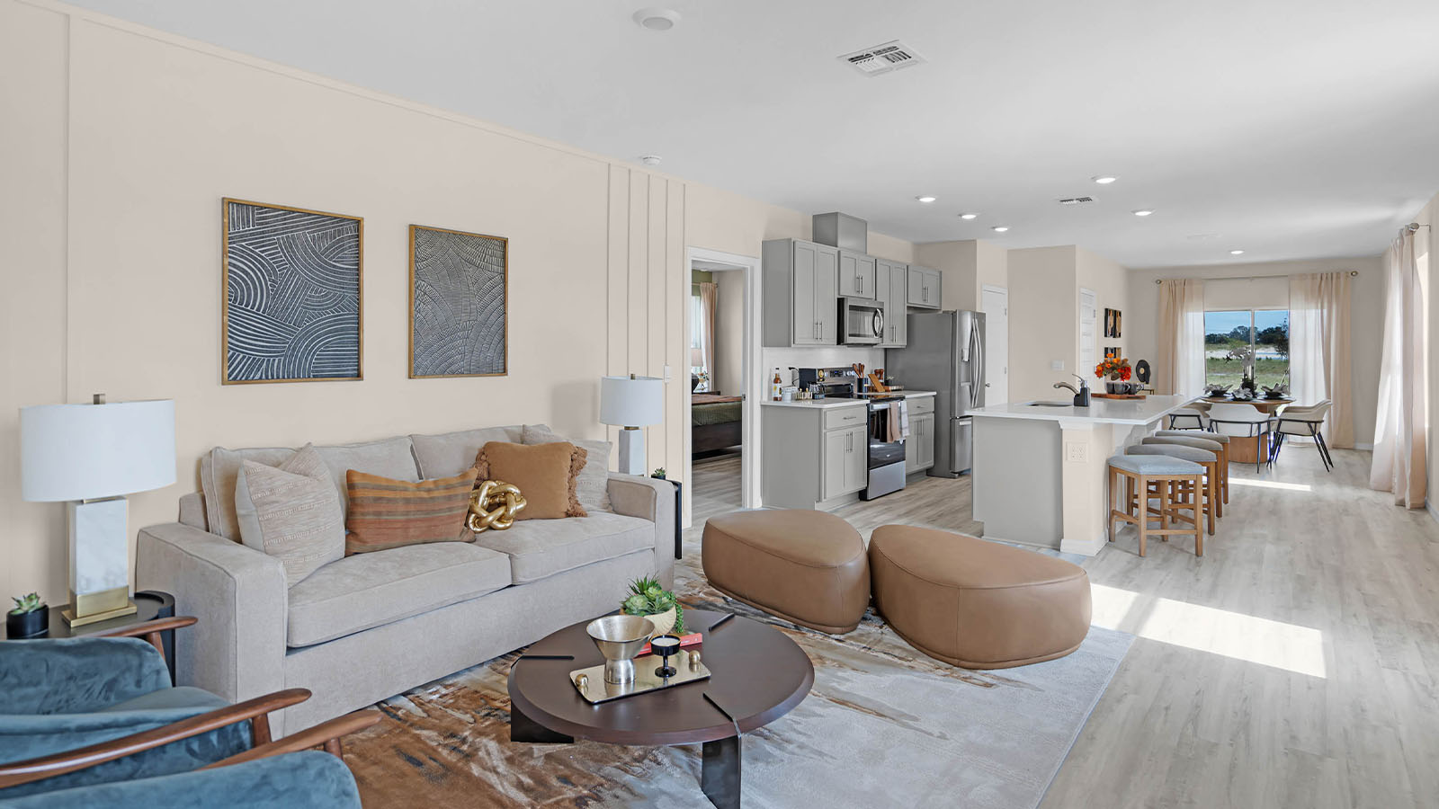 Spacious living room