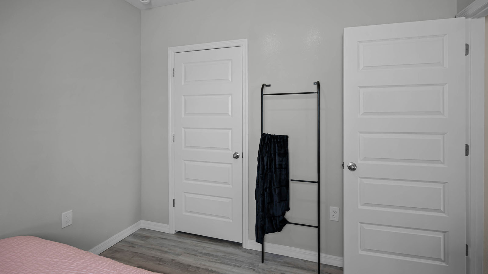 Guest bedroom with closet