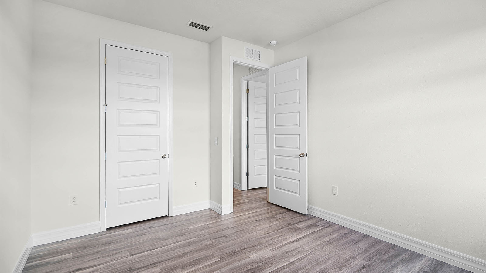 guest bedroom 4 with closet