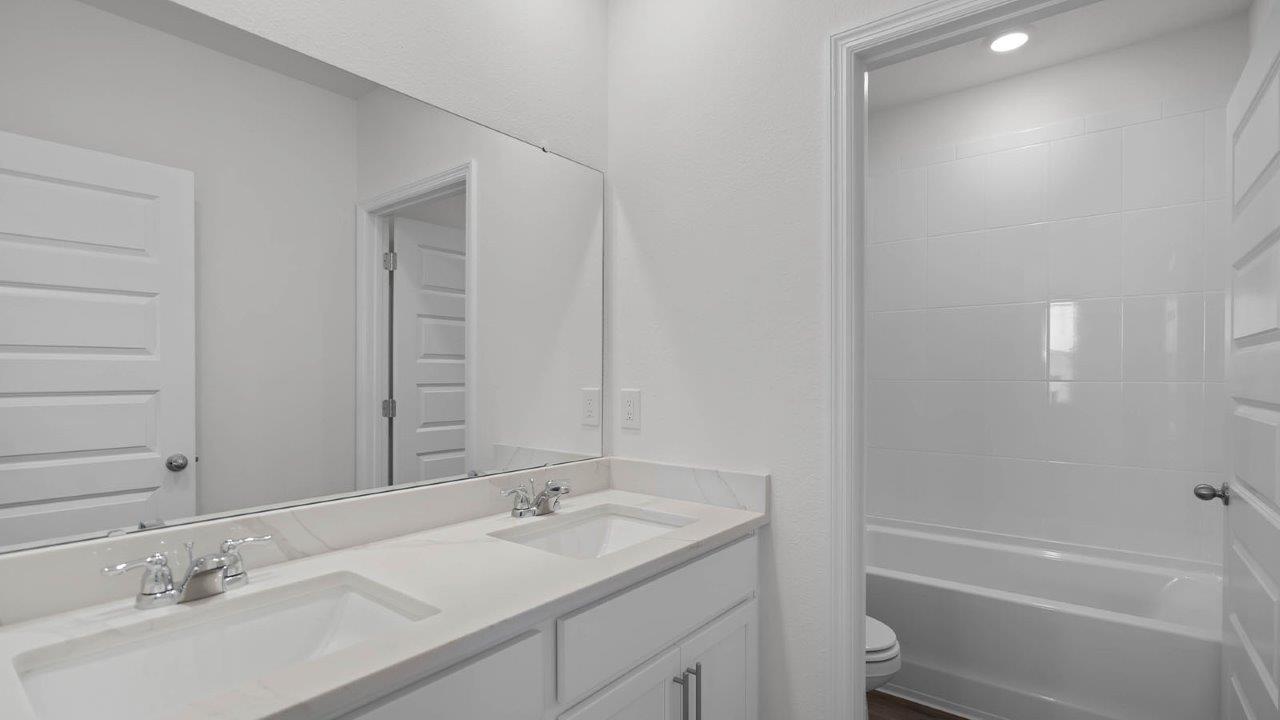 Guest bathroom /double sink / private toliet