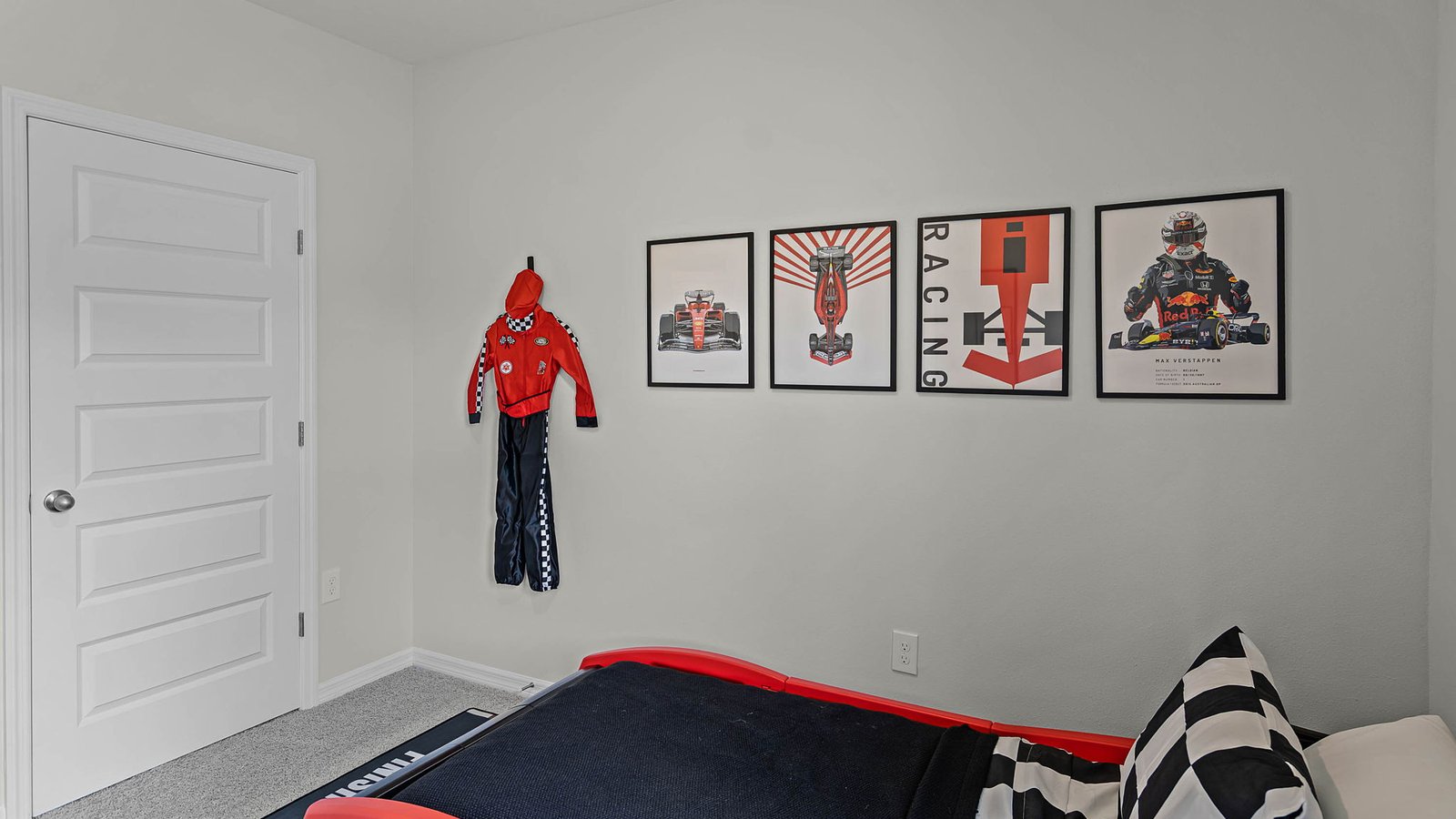 Kids bedroom with a closet