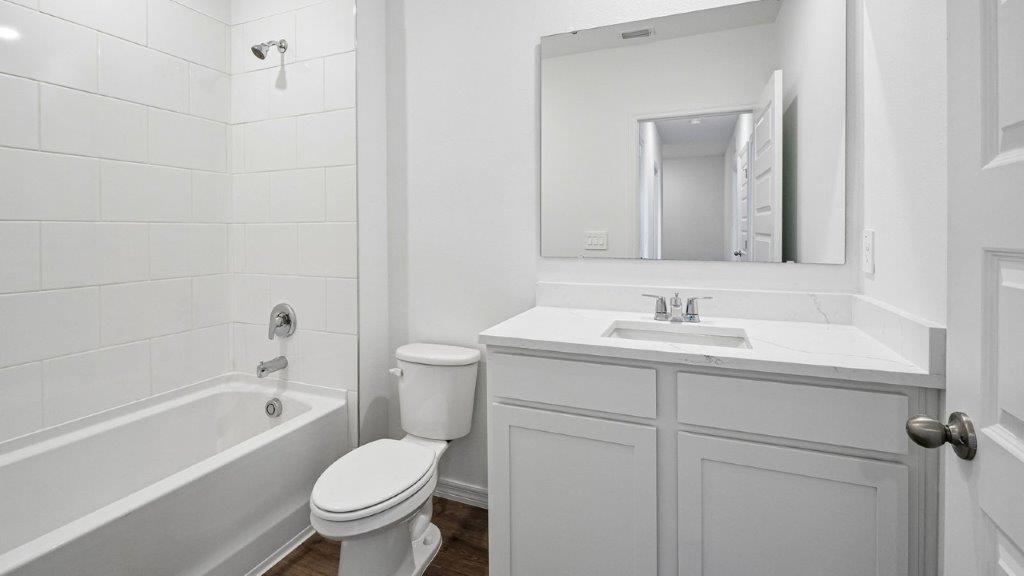 Guest bedroom with shower and tub