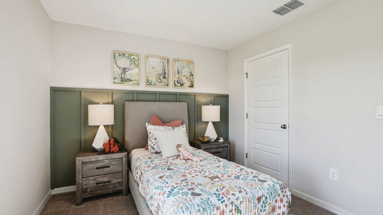 Kids room with closet
