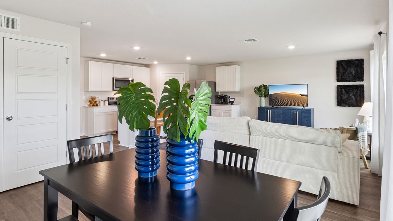 17 dining area cropped