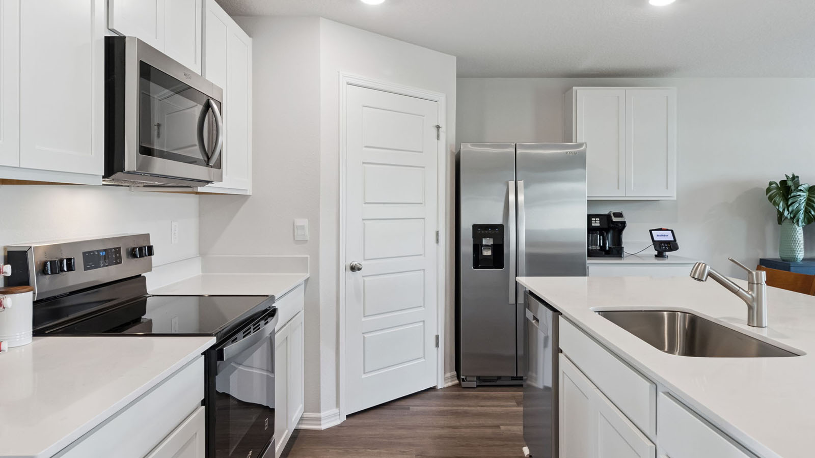 Kitchen with large island with view to the living room