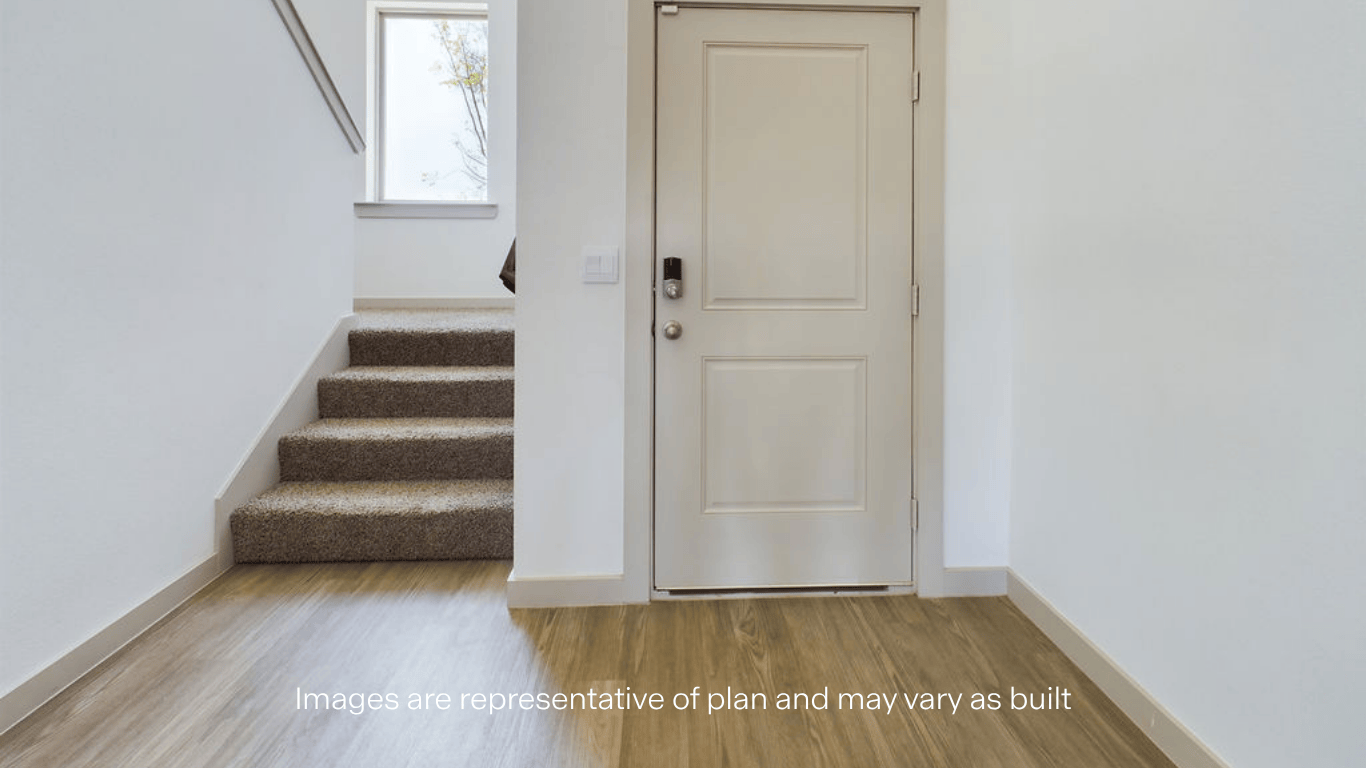 Spacious front foyer and entryway space
