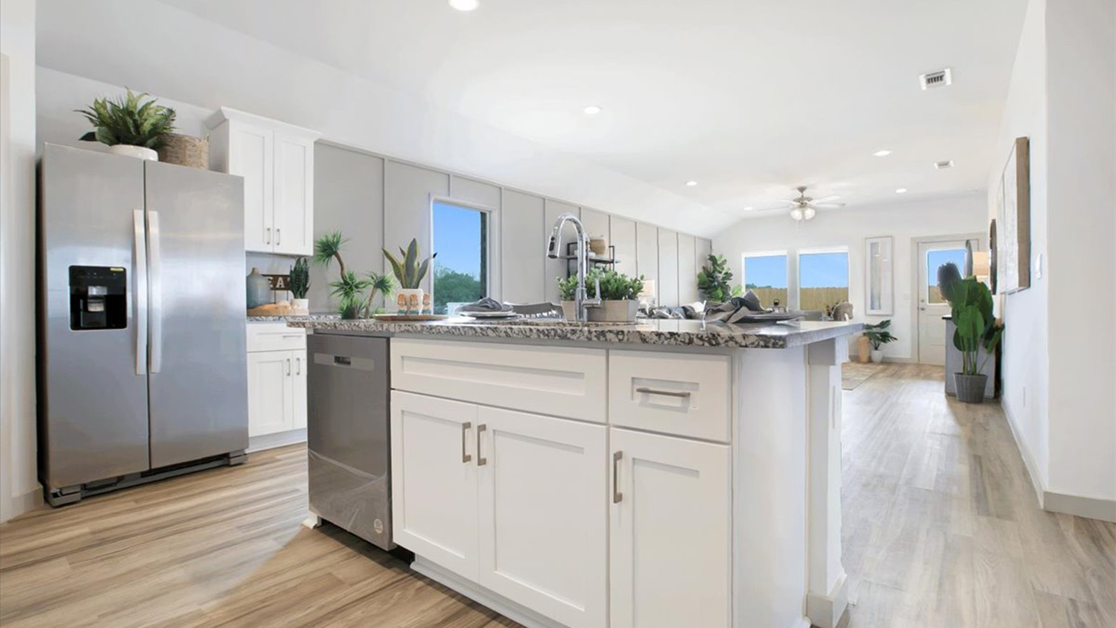 Spacious kitchen Island