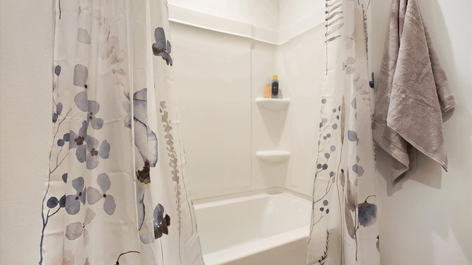 Guest bathtub shower combo