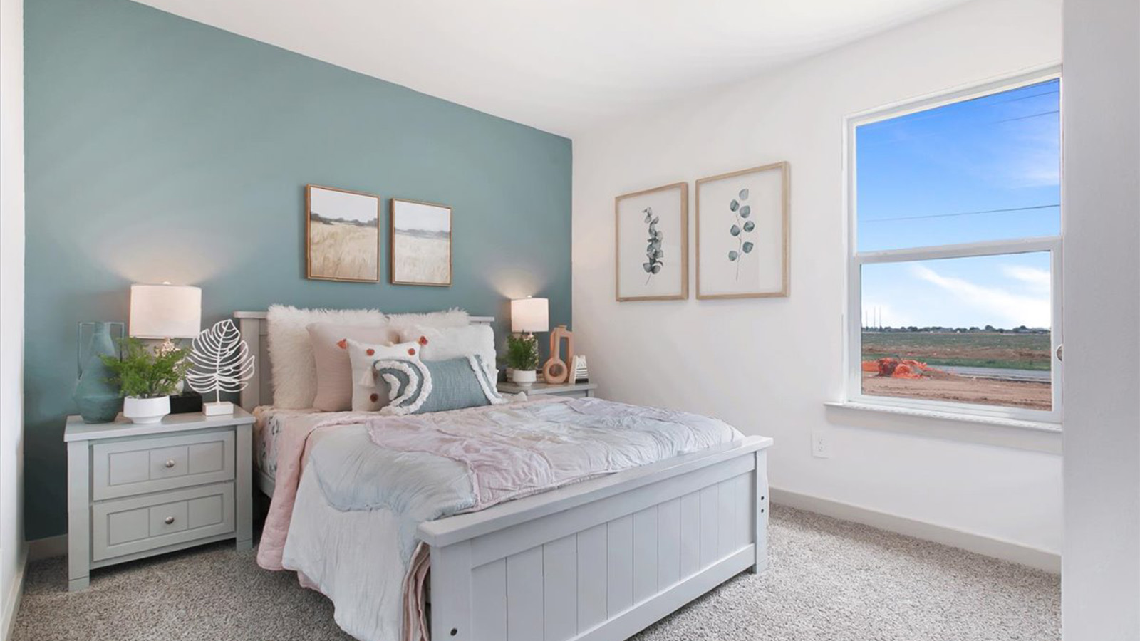 Secondary bedroom with plush carpet and single window