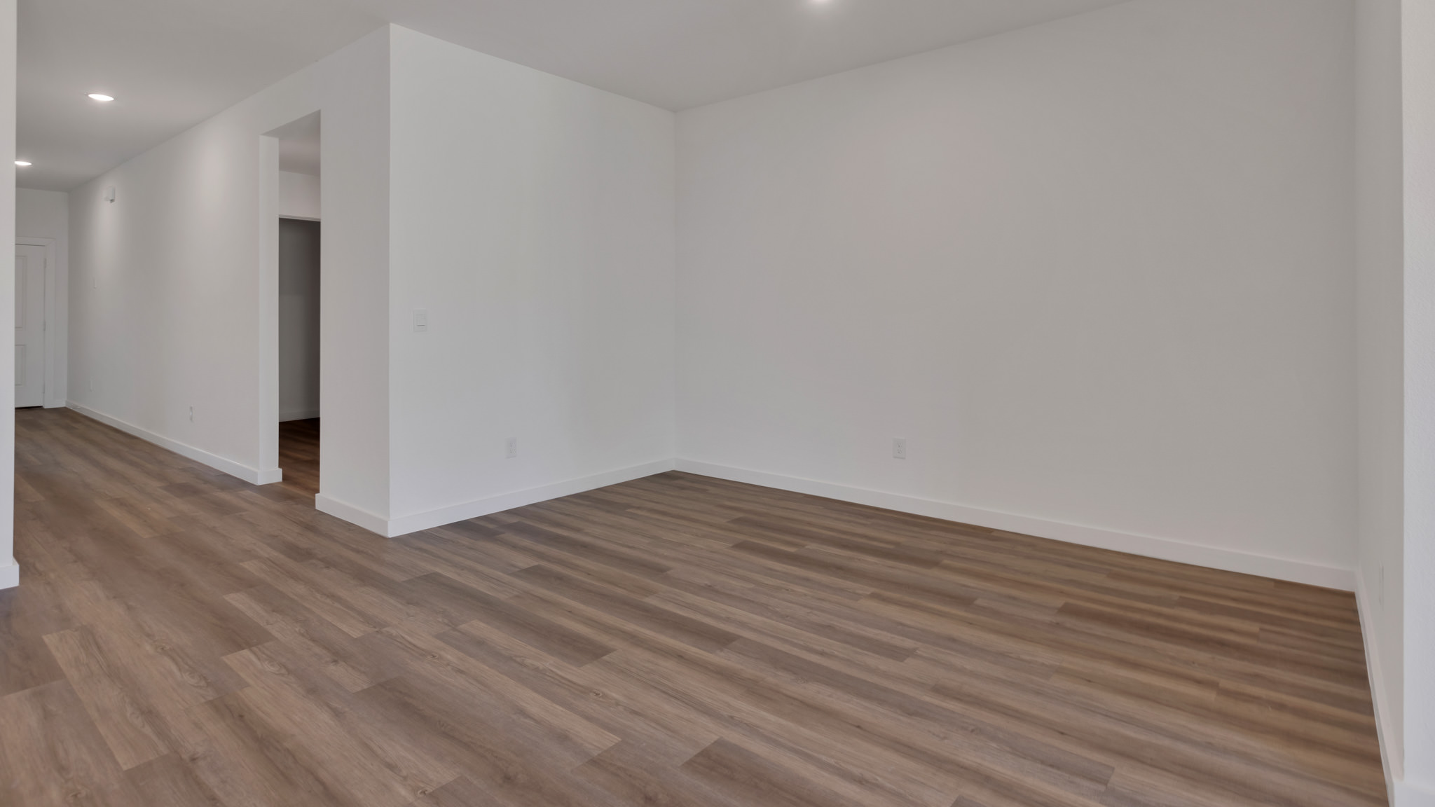Cozy dining overlooking to kitchen