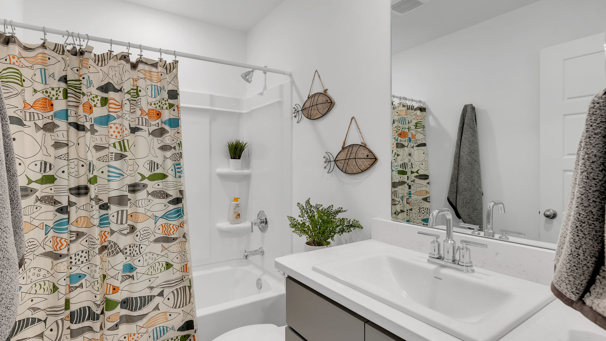Guest bathroom located between guest bedrooms
